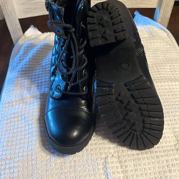 Size 6 1/2 M Rampage side sipper high heel lace up boots. - Picture 3 of 4